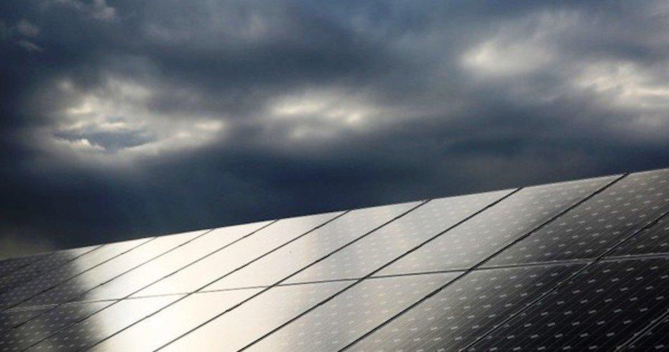  solar panel efficiency  in cloudy days  