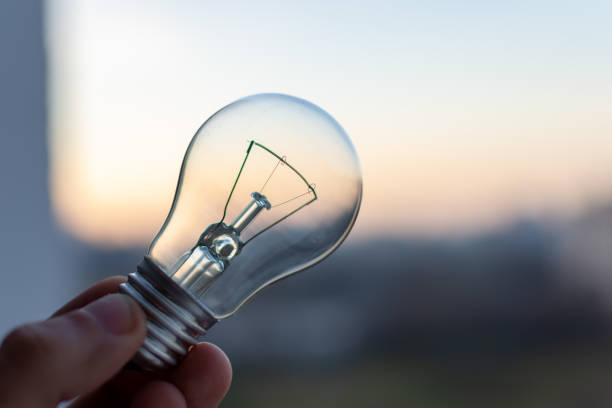 incandescent lamp generate photons to charge  battery