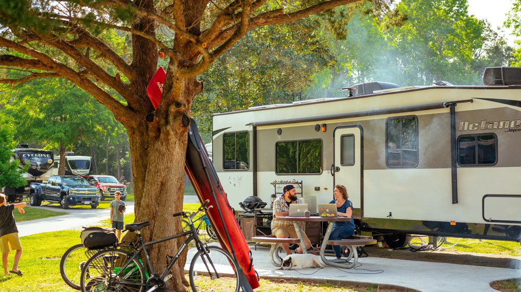 lifestyle in RV minimalism on road