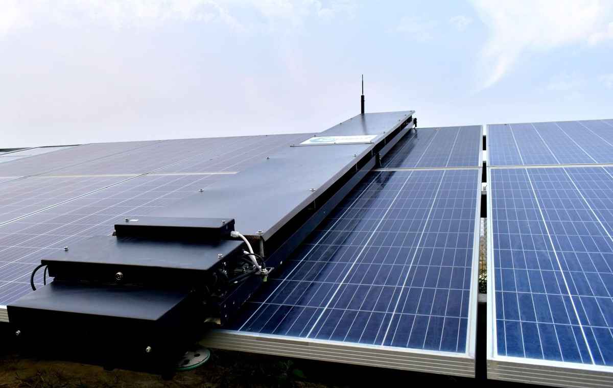 solar panel cleaning robots